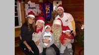Bintang Barcelona, Lionel Messi, merayakan Hari Natal dengan membawa keluarganya ke tempat seseorang yang sering berperan menjadi Santa Claus. (Foto: Istimewa)