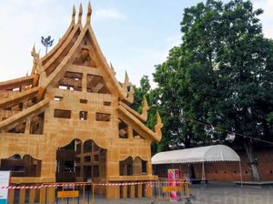 Ada Kuil Terbuat Dari Kardus di Thailand