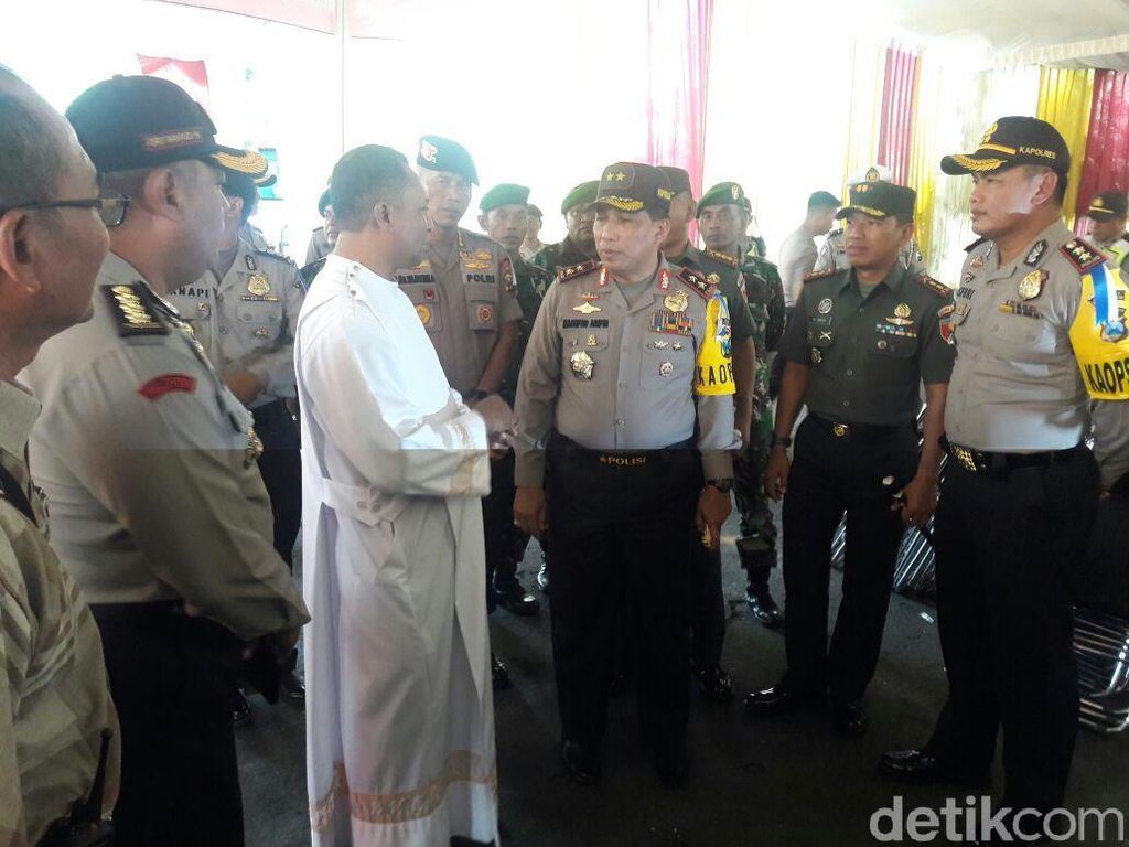 Pastikan Natal Aman, Kapolda Jatim Kunjungi Gereja di Kota Malang Pastikan Natal Aman, Kapolda Jatim Kunjungi Gereja di Kota Malang