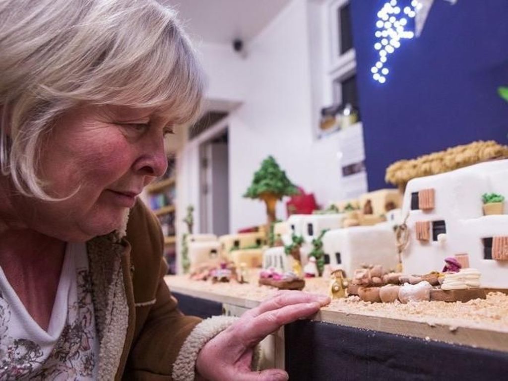 Wouw! Ahli Kue Ini Bikin Miniatur Kota Bethlehem dari Fruitcake