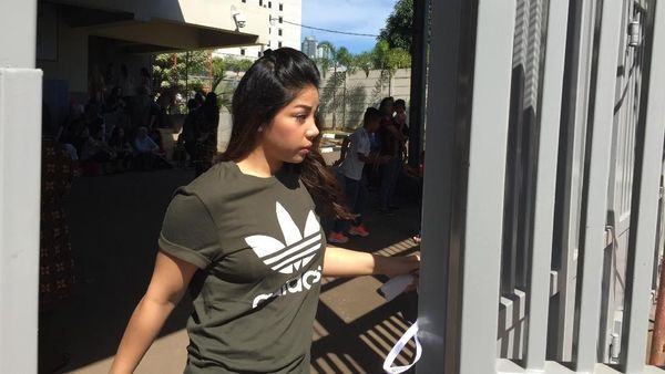 Foto: Gaya Santai Anak Novanto saat Jenguk Sang Ayah di Rutan KPK