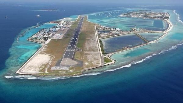 11 Landasan Pesawat Ini Dibangun di Atas Pulau, Mau Coba?