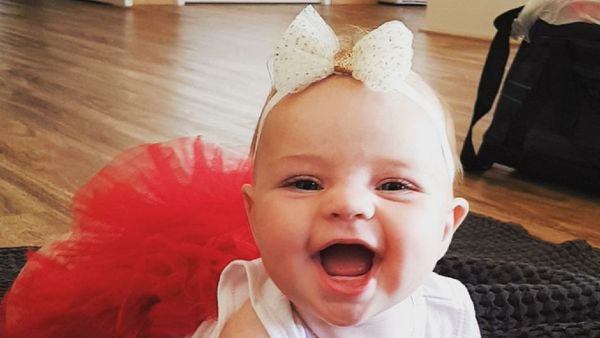 Bayi-bayi dengan Atribut Natal yang Super Menggemaskan 