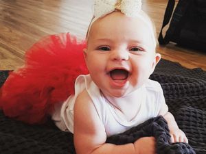 Bayi-bayi dengan Atribut Natal yang Super Menggemaskan 