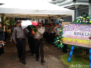 Diduga Sakit, Polisi PAM Nataru di Banyuwangi Meninggal Dunia Diduga Sakit, Polisi PAM Nataru di Banyuwangi Meninggal Dunia