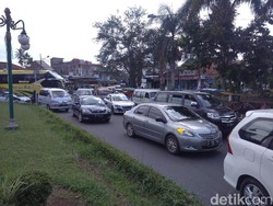 Libur Natal, Wisatawan Serbu Cipanas dan Darajat Garut