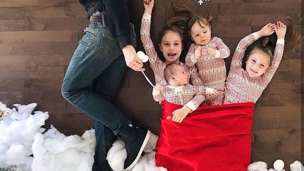 Mau Coba Foto Bareng si Kecil dengan Tema Natal Seperti Ini?