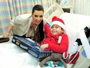 Deretan Tokoh yang Rayakan Natal dengan Mengunjungi Orang Sakit