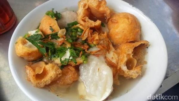 Lagi Ada di Bandung? Jangan Lupa Cicip 9 Makanan Enak Ini!