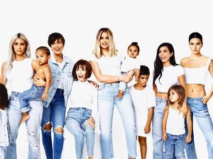 So Cute! Foto Ceria Keluarga Kim Kardashian Sambut Natal