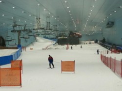 Transpark Juanda Bekasi Bangun Wahana Salju Terbesar di Indonesia