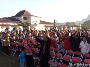 Khusyuknya Misa Natal di Alun-alun Bung Karno Semarang Khusyuknya Misa Natal di Alun-alun Bung Karno Semarang