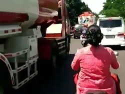 Polisi Tidak Tilang Emak Berkonde Terobos Macet di Bandung