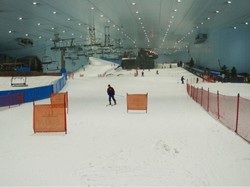 Transpark Juanda Bekasi Bangun Wahana Salju Terbesar di Indonesia