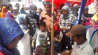 Foto: PKL yang Masih Nekat Berjualan di Trotoar Tanah Abang