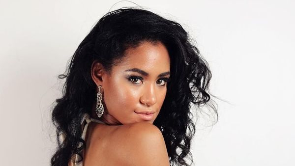 Foto: Lukwesa Morin, Model 25 Tahun Kembaran Meghan Markle