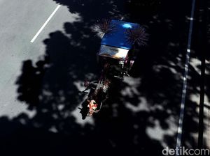 Serunya Naik Delman Keliling Monas