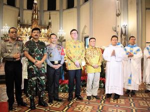 Momen Kapolri dan Panglima TNI Pastikan Malam Natal Aman