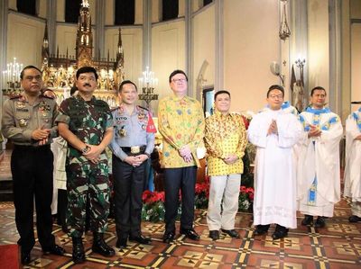 Momen Kapolri dan Panglima TNI Pastikan Malam Natal Aman