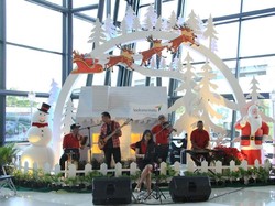 Berbagi Kasih Natal di Bandara Soekarno-Hatta