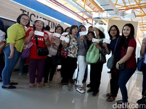 Senyum Lebar Warga Ramai-Ramai Jajal Kereta Bandara Soetta