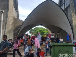 Foto: Lalin RM Harsono Macet, tapi Ragunan Masih Lengang