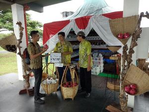Tinggalkan Banyuwangi, Belanja Dulu di Fresh Fruit Shop di Bandara