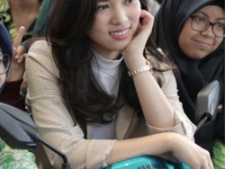 Ratusan Fans Meriahkan Mio S Roadshow Concert with Isyana di Bandung