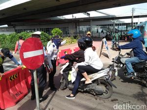 Jalan Jatibaru Tanah Abang Ditutup, Banyak Pemotor Tak Tahu