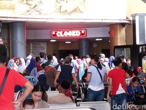 Meski Harga Tiket Naik, Pengunjung Tetap Nikmati TMII Meski Harga Tiket Naik, Pengunjung Tetap Nikmati TMII