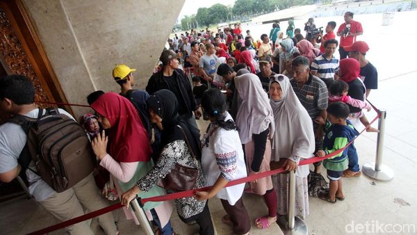 Wisata Monas: Intip Jakarta di Ketinggian Hingga Refleksi Kerikil