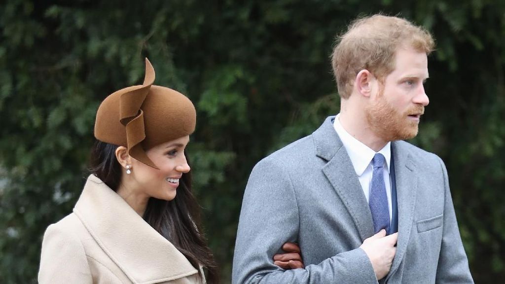 Kemesraan Meghan Markle dan Pangeran Harry di Perayaan Natal Kerajaan Kemesraan Meghan Markle dan Pangeran Harry di Perayaan Natal Kerajaan
