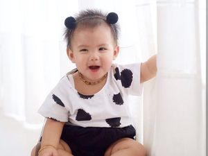 Berumur Setahun, Putri Ririn Ekawati Ini Makin Menggemaskan