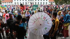 Foto: Serunya Warga DKI Liburan di Kota Tua