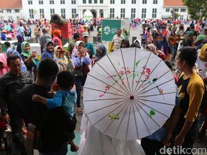 Foto: Serunya Warga DKI Liburan di Kota Tua