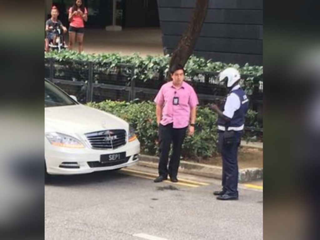 Polisi Hampir Tilang Mobil Kepresidenan Singapura