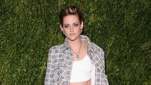 8 Gaya Terkini Kristen Stewart yang Tak Lagi Seperti Bella Swan, Manglingi!
