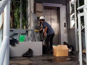 Setelah Sempat Jebak 9 Wisatawan, Lift JPO Basra Diperbaiki Setelah Sempat Jebak 9 Wisatawan, Lift JPO Basra Diperbaiki