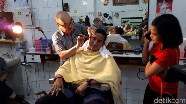 Before-After Sandiaga dan Lulung Potong Rambut di Ko Tang Glodok