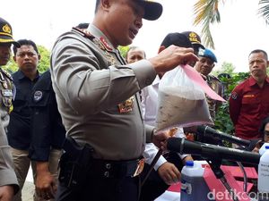 Polisi Ungkap Praktik Oplosan BBM Pertalite di Indramayu