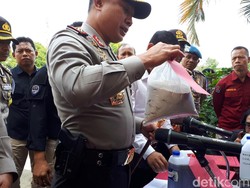 Polisi Ungkap Praktik Oplosan BBM Pertalite di Indramayu