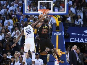 Warriors Kalahkan Cavs, Thunder Redam Rockets