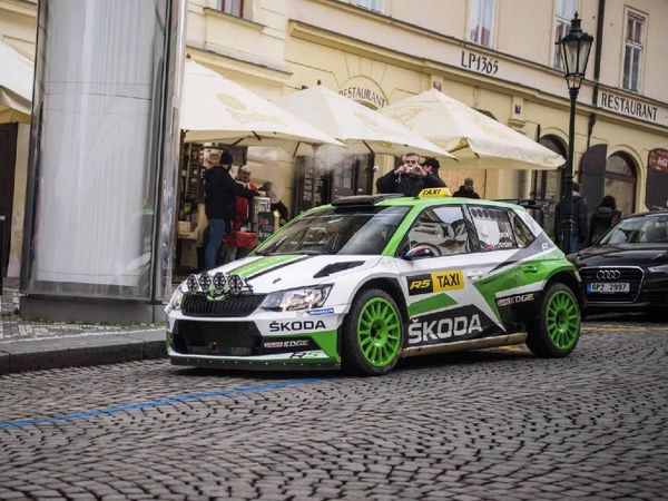 Mau Jadi Penumpang Taksi Mobil Rally?