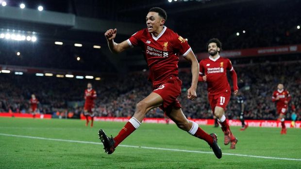 Trent Alexander-Arnold punya tugas berat menjaga Alexis Sanchez.