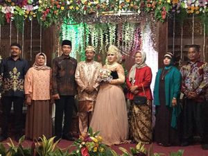 Tembus Gang Sempit, Jokowi Hadiri Pernikahan Anak Perawat Rusa Istana