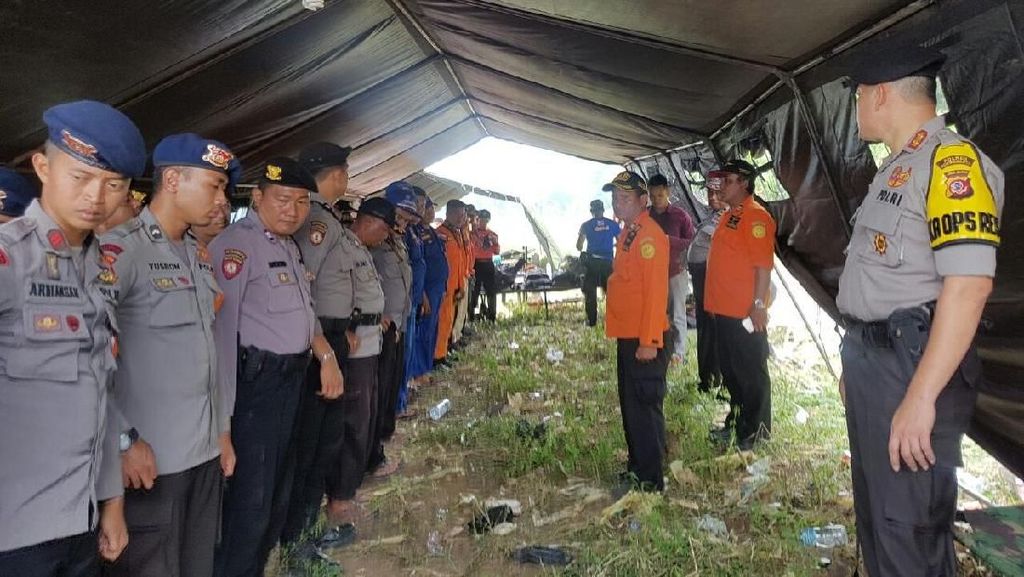 Tim SAR Hentikan Pencarian 6 Orang Tenggelam di Danau Cirata Tim SAR Hentikan Pencarian 6 Orang Tenggelam di Danau Cirata