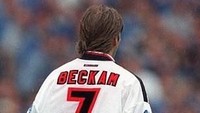 Beckham jadi Beckam. Kejadian salah tulis nama David Beckham ini terjadi ketika Manchester United menghadapai Chelsea di Charity Shield tahun 1997. (Foto: Internet)