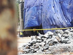 Sudah 17 Jam, 1 Pekerja Apartemen Pakubuwono Spring Tertimbun Puing Sudah 17 Jam, 1 Pekerja Apartemen Pakubuwono Spring Tertimbun Puing