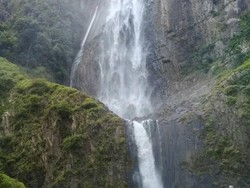 Ini Air Terjun Tertinggi yang Bersumber dari Danau Toba