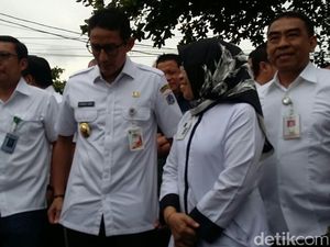 Blusukan ke Cipinang, Sandiaga Pastikan Stok Beras Aman
